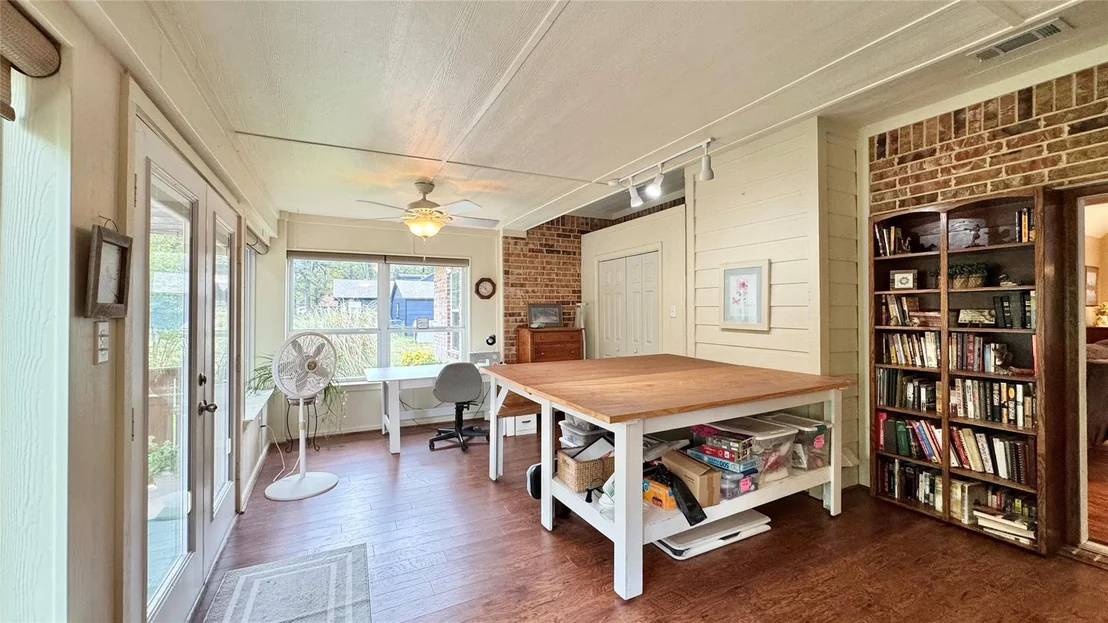 Photo of 115 Meadowood Road