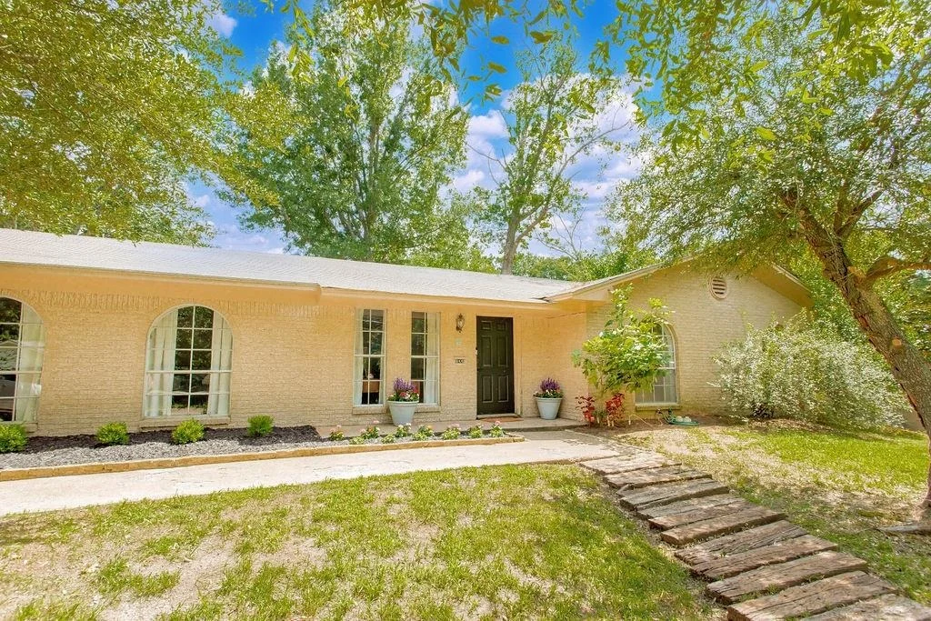 Photo of 855 Avenue A