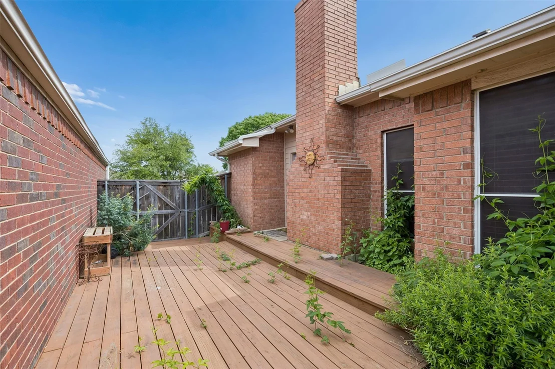 Photo of 716 Ashbrook Drive