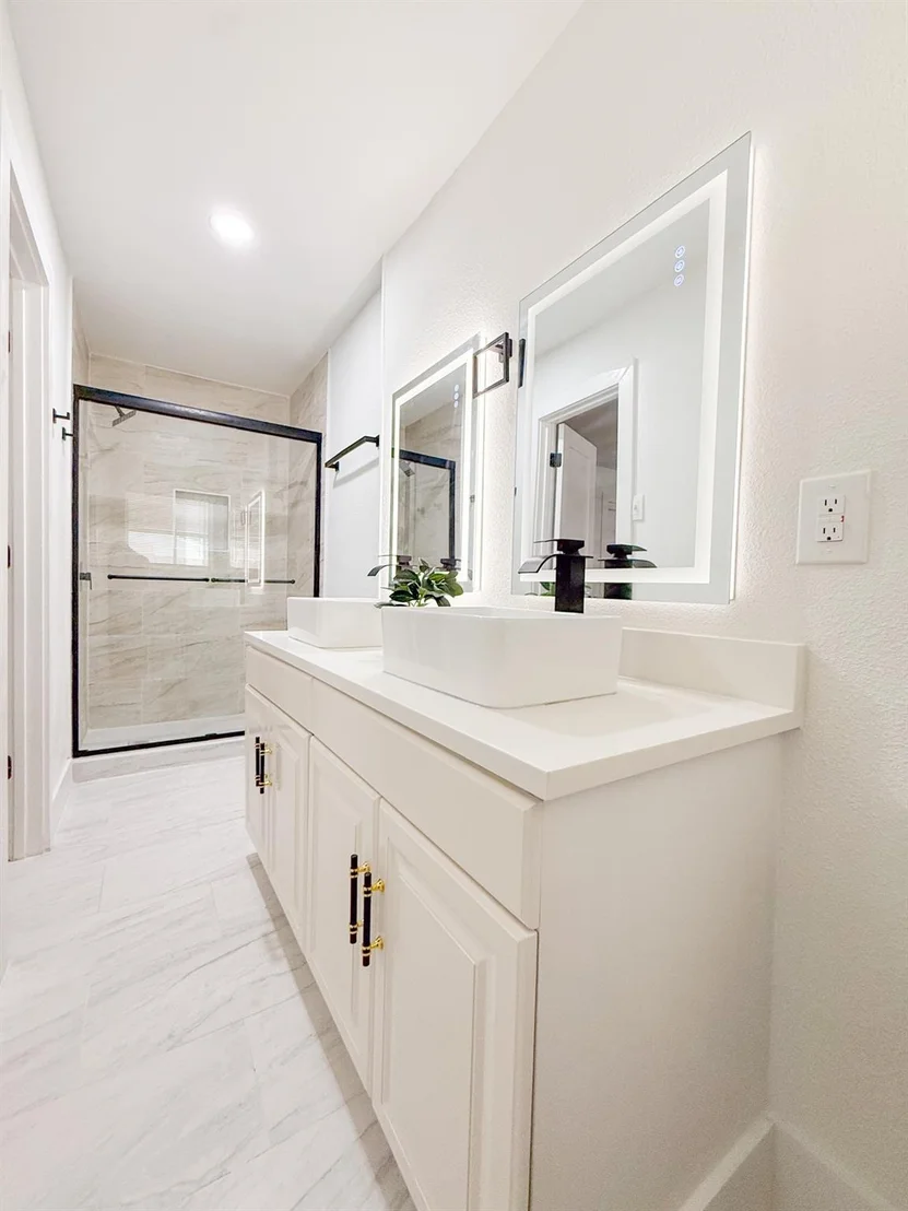 Photo of 228 Hallbrook Drive