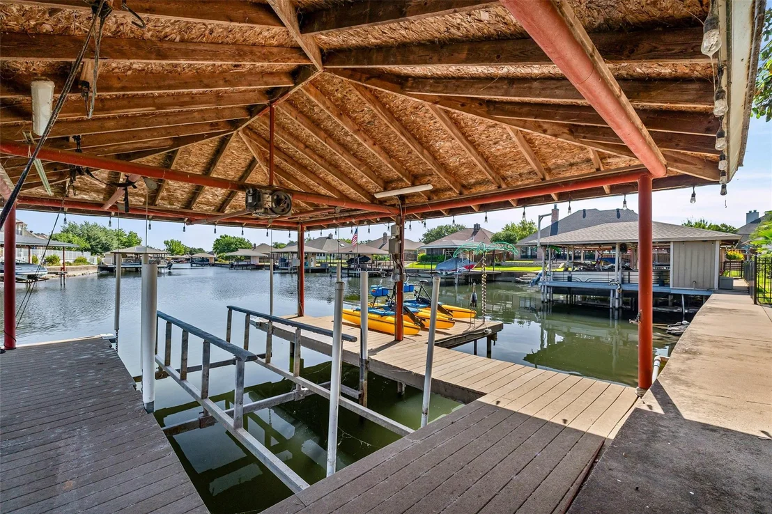 Photo of 2325 River Road