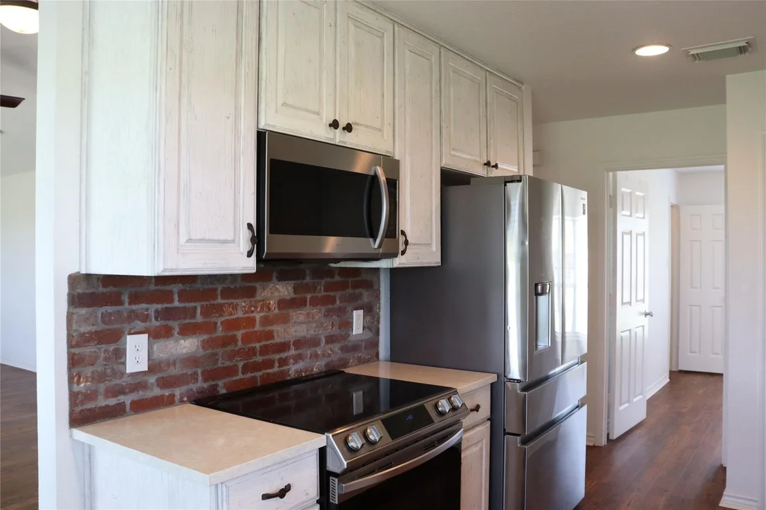 Photo of 333 Lake Point Road