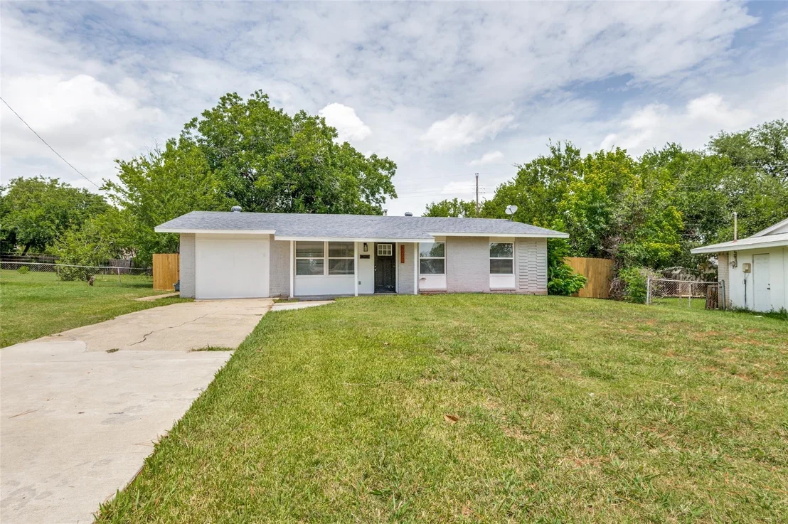 Photo of 3221 Ridgeview Circle