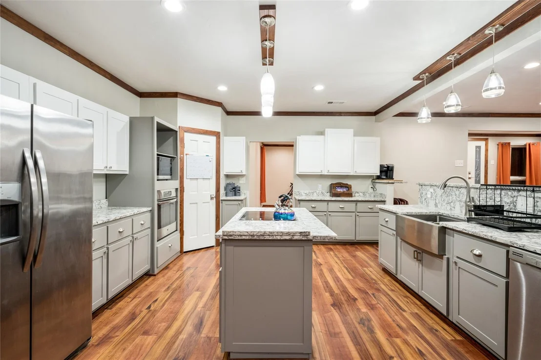 Photo of 207 Shadowwood Trail