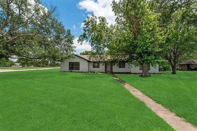 Photo of 906 Mesquite Lane