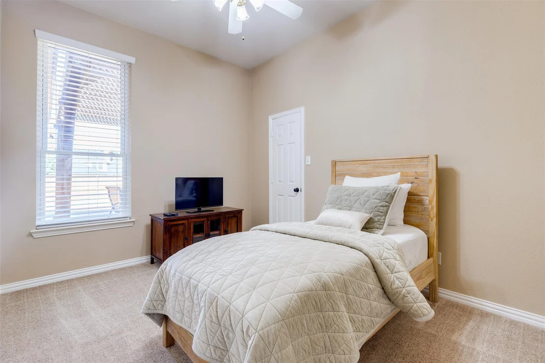 Photo of 881 Sibyl Lane