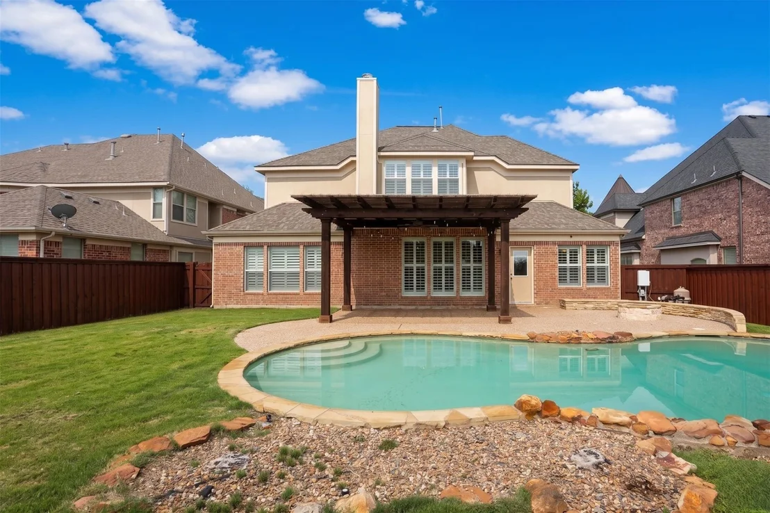 Photo of 830 Woodview Drive