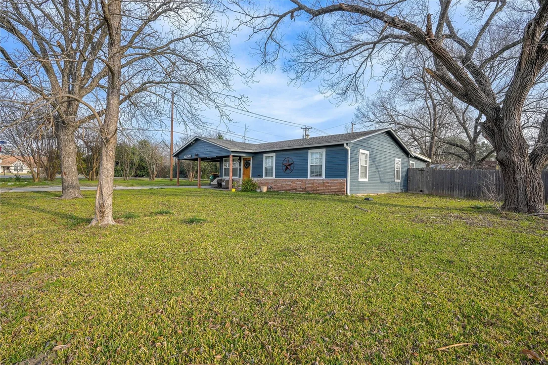 Photo of 200 W Greenbriar Street
