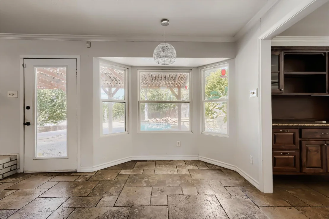 Photo of 6504 Genoa Road