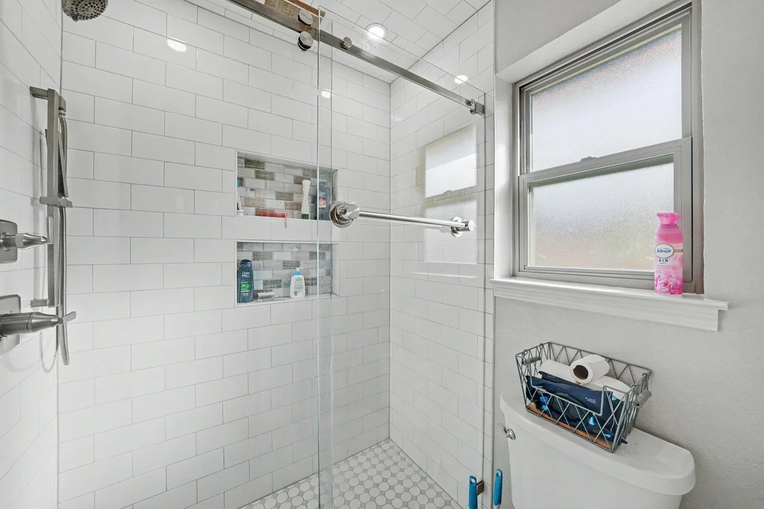 Photo of 7624 Maplehill Road
