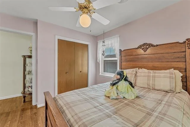 Photo of 1325 Royal Oaks Drive