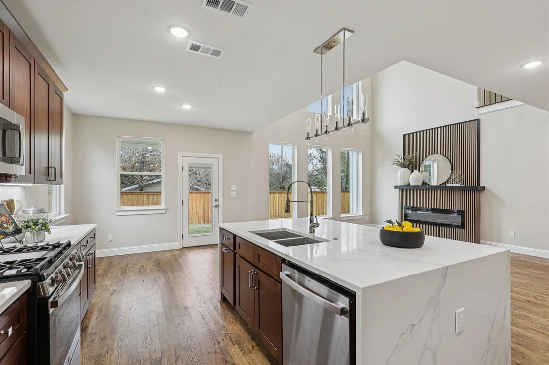 Photo of 1713 Highland Drive W