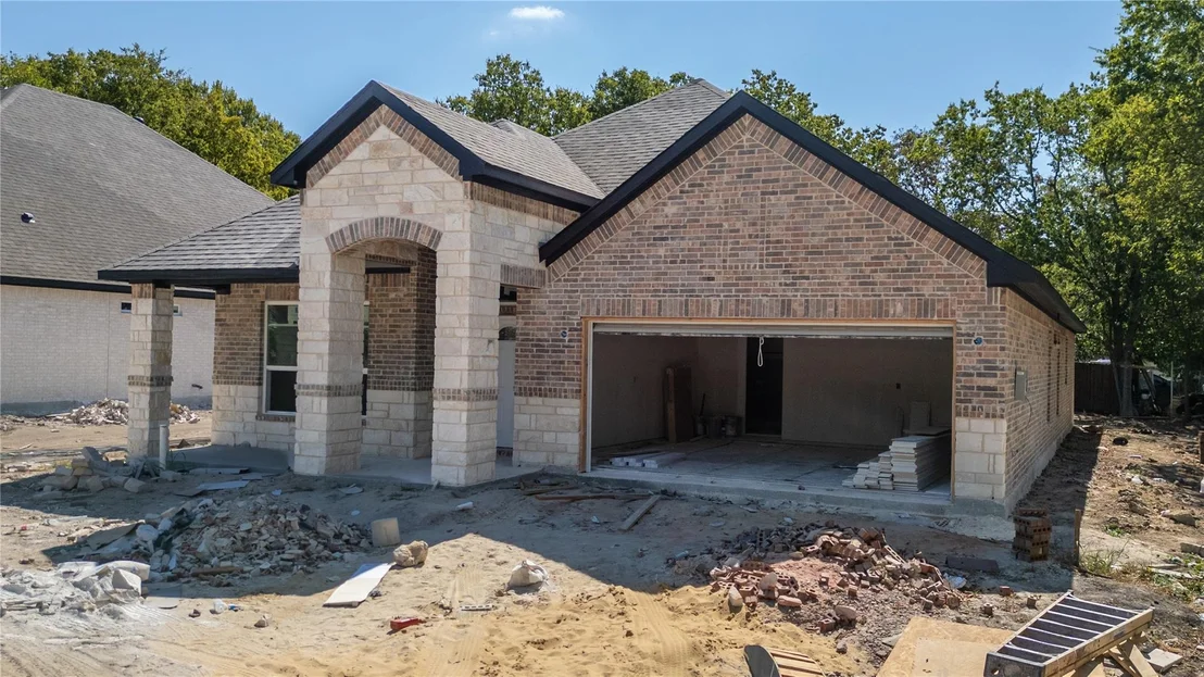 Photo of 513 Armstrong Road