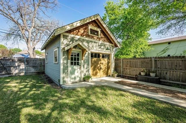 Photo of 1921 5th Avenue