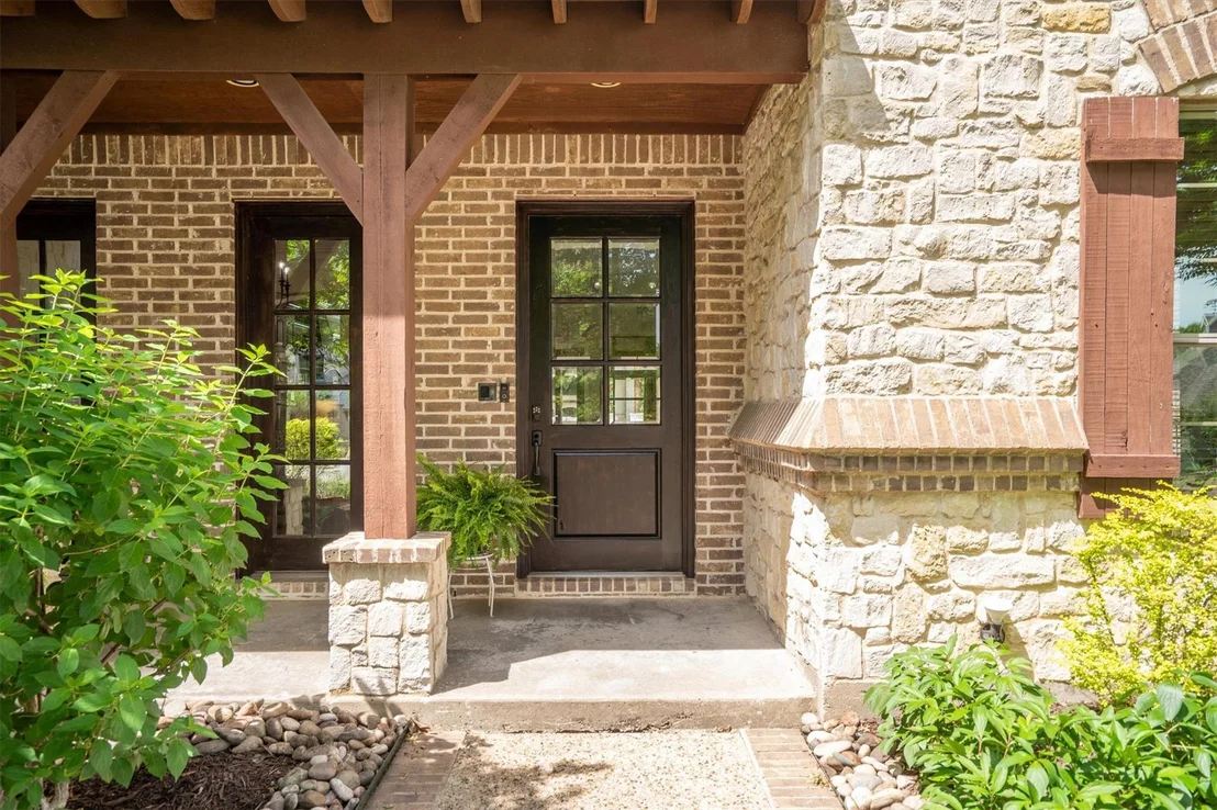 Photo of 3225 Clubview Drive