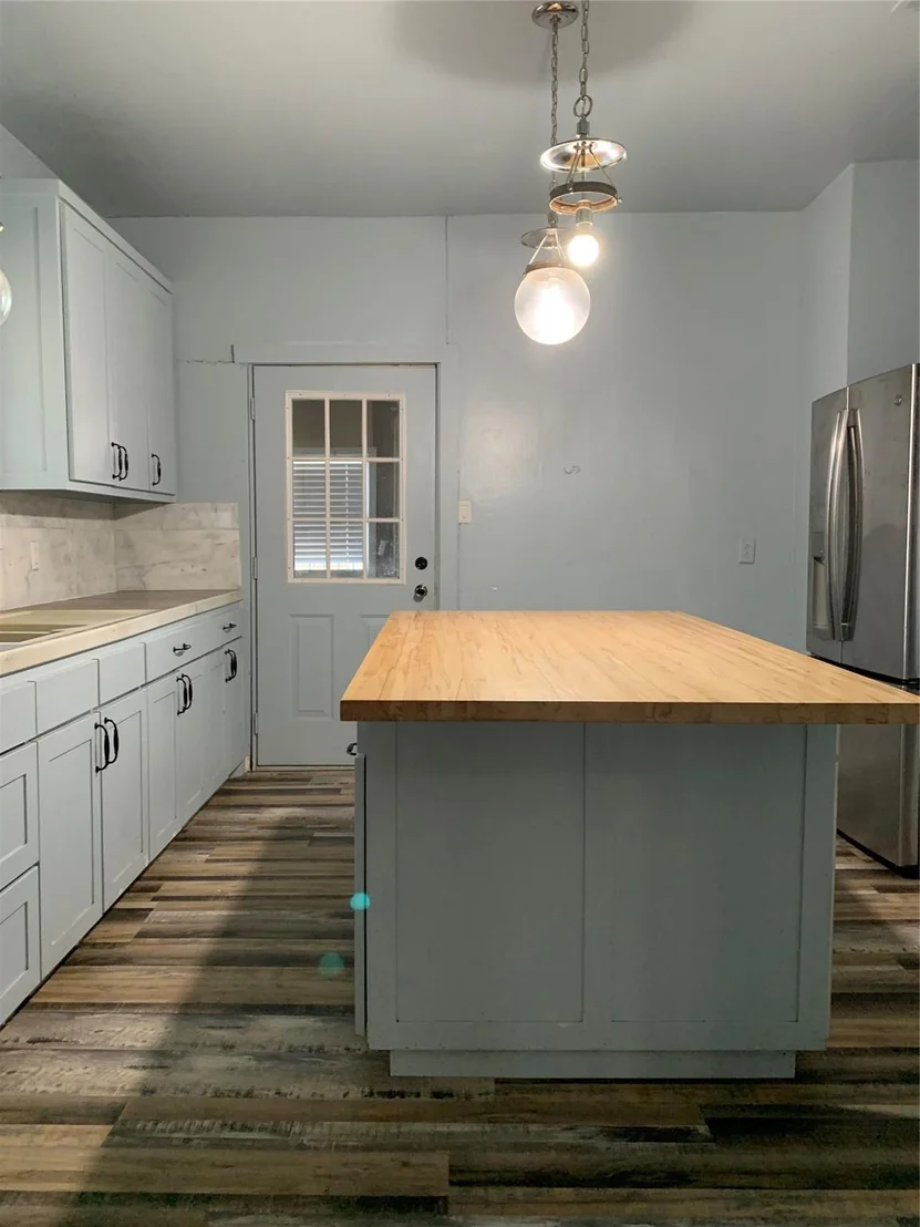 Photo of 915 2nd Street