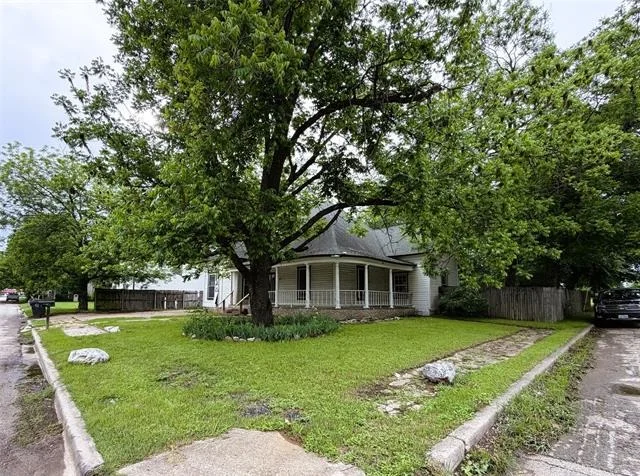 Photo of 215 Heath Street