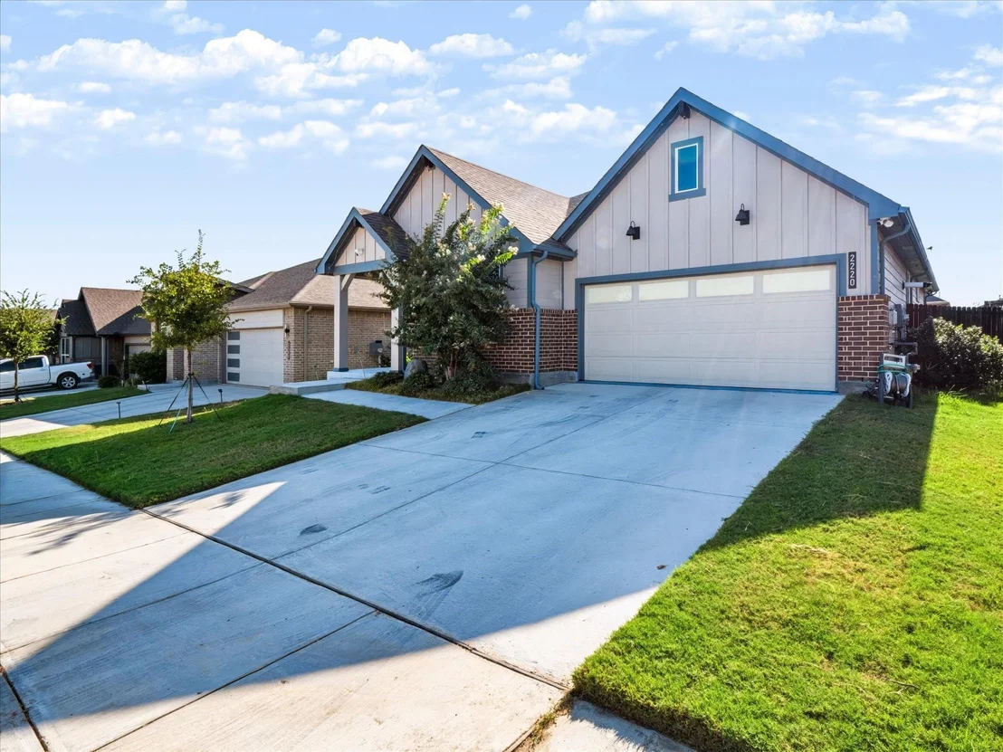Photo of 2220 Redwing Drive