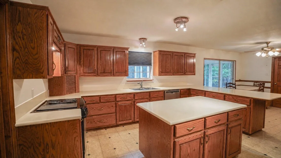 Photo of 16240 Cowan Road