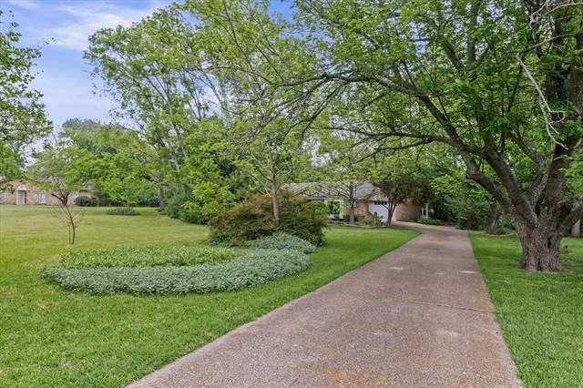 Photo of 805 Evelyn Drive