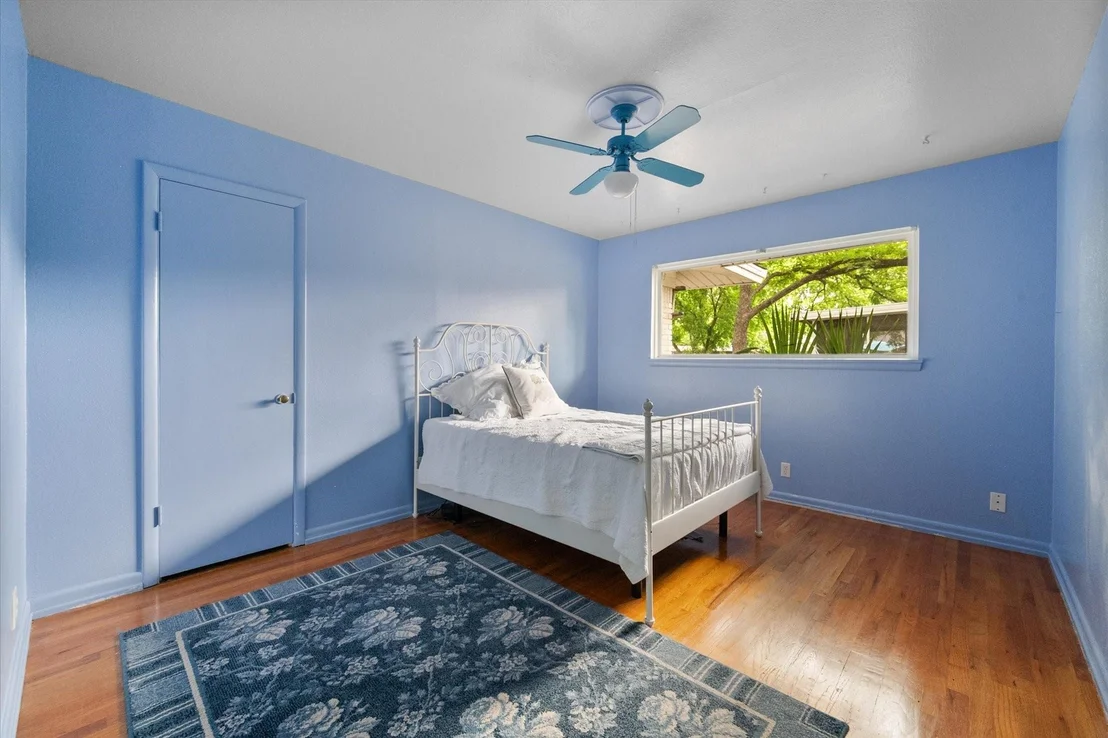 Photo of 1209 W Lilly Lane