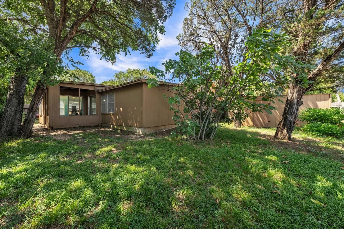 Photo of 190 Crowfoot Lane