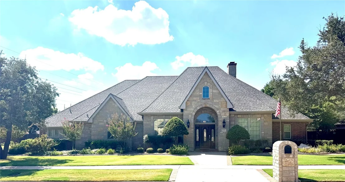 Photo of 2301 Lynbrook Drive