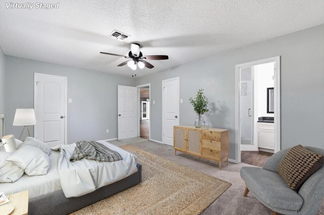 Photo of 140 Towne West Drive