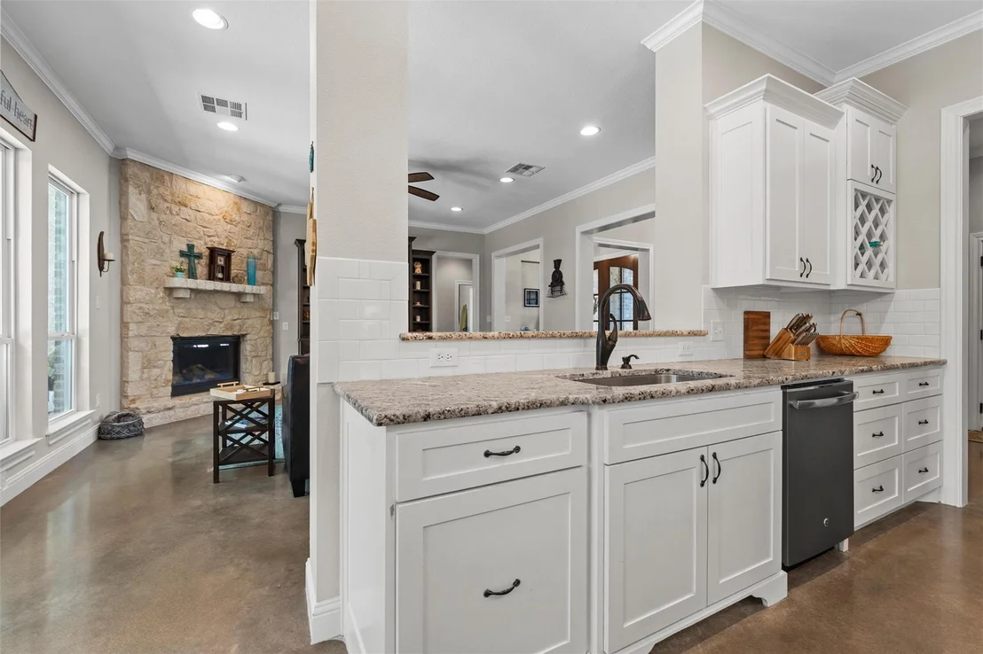 Photo of 580 Whispering Oaks
