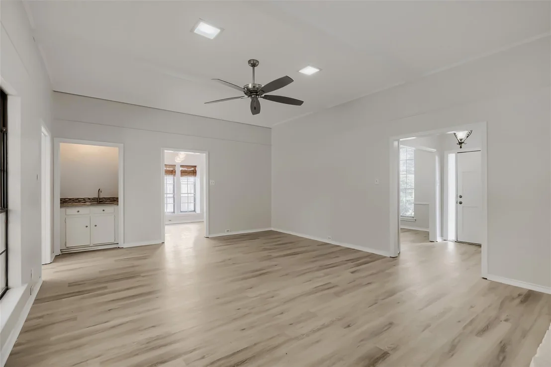 Photo of 1202 E Berkeley Drive
