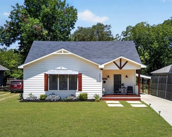 Photo of 2511 Gladstone Drive