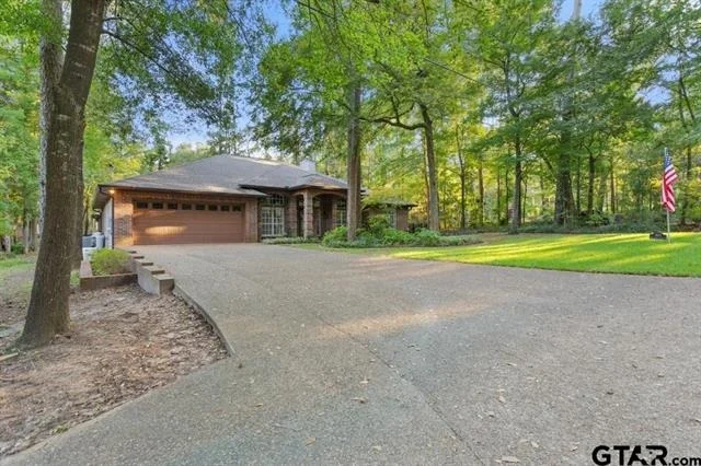 Photo of 1620 Brookhollow Drive