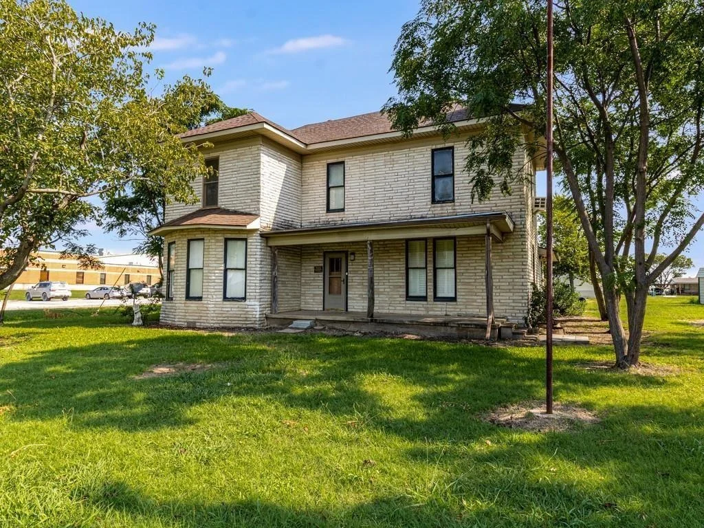 Photo of 112 W Hackberry Street