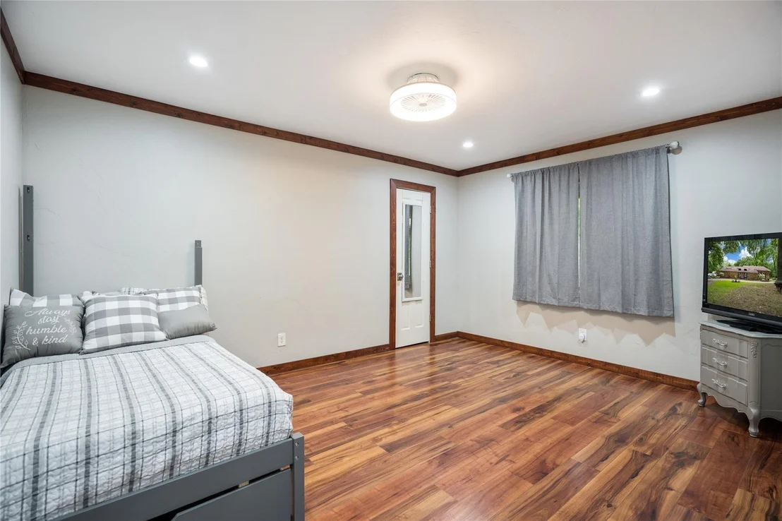 Photo of 207 Shadowwood Trail