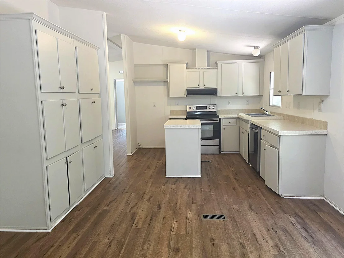 Photo of 942 Balmorea Drive
