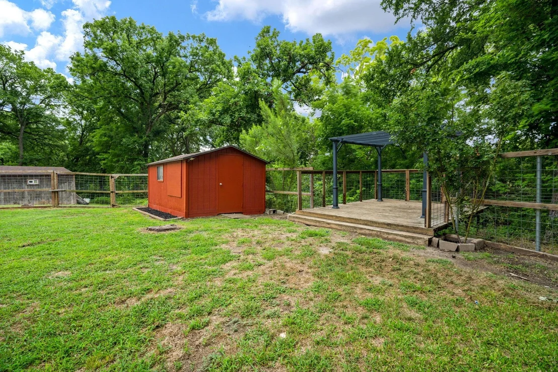 Photo of 207 Shadowwood Trail