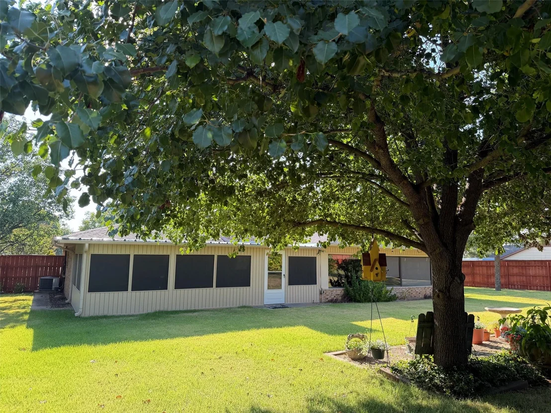 Photo of 1016 Cliff Drive