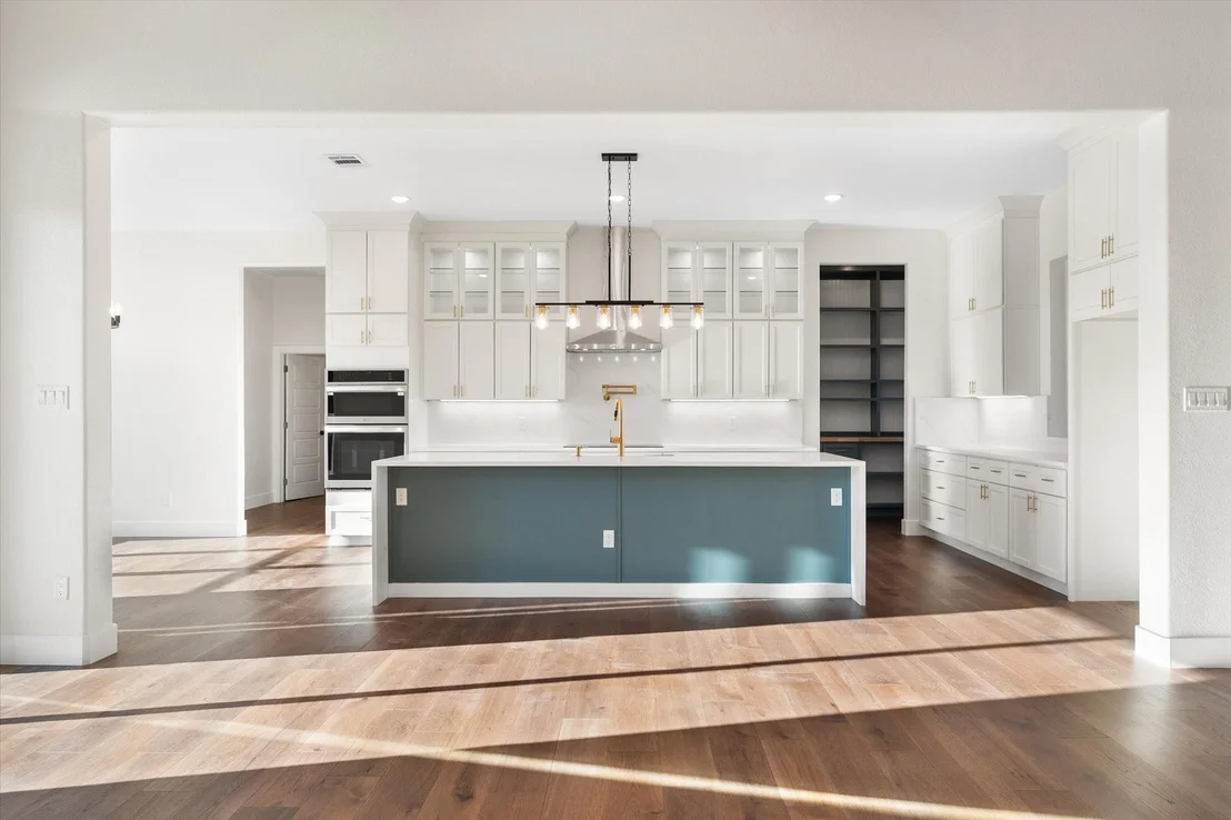 Photo of 554 Shoreside Drive