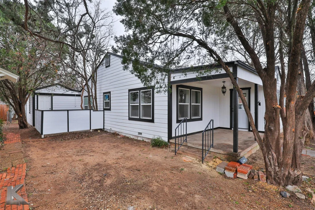 Photo of 2225 Russell Avenue