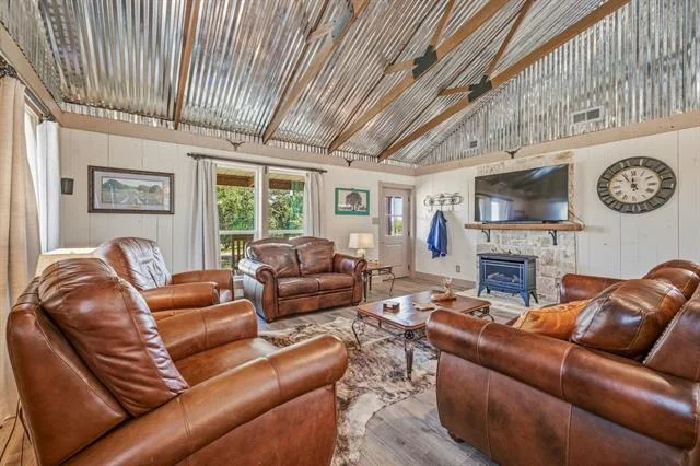 Photo of 1271 Private 2120 Road