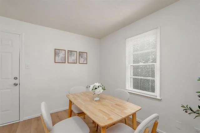 Photo of 2118 N Mockingbird Lane