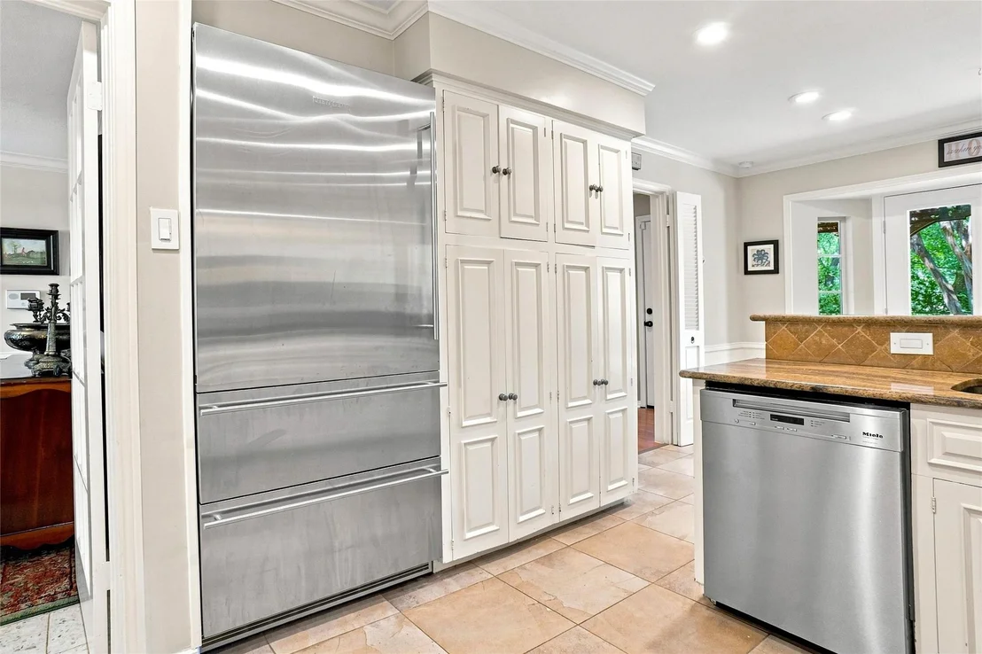 Photo of 933 Blue Lake Circle