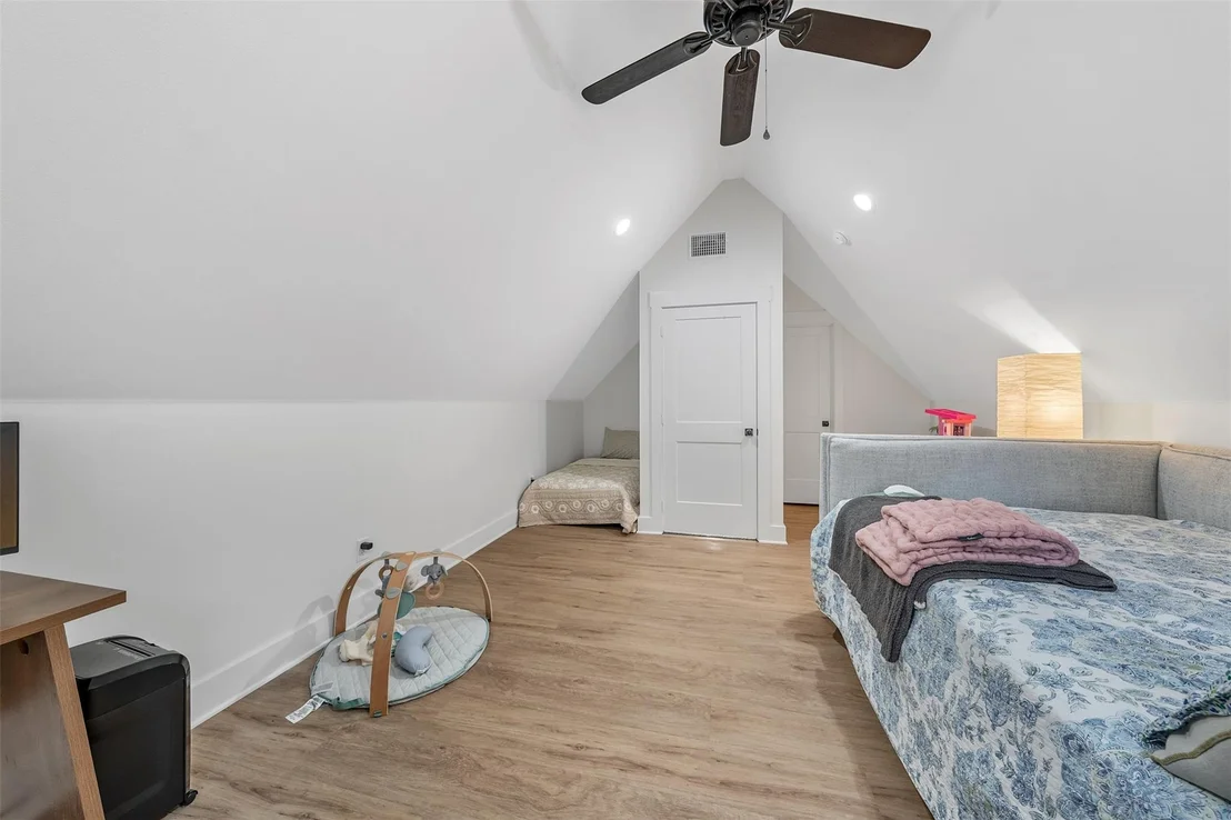 Photo of 16837 Wilson