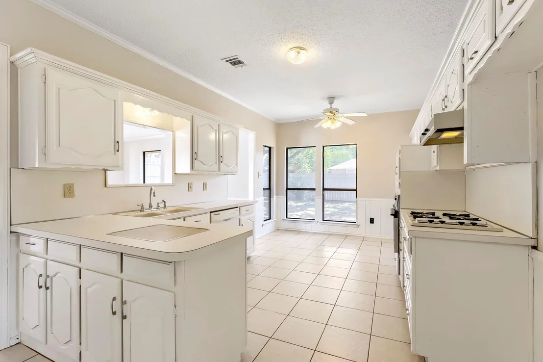 Photo of 2212 Oak Bluff Drive