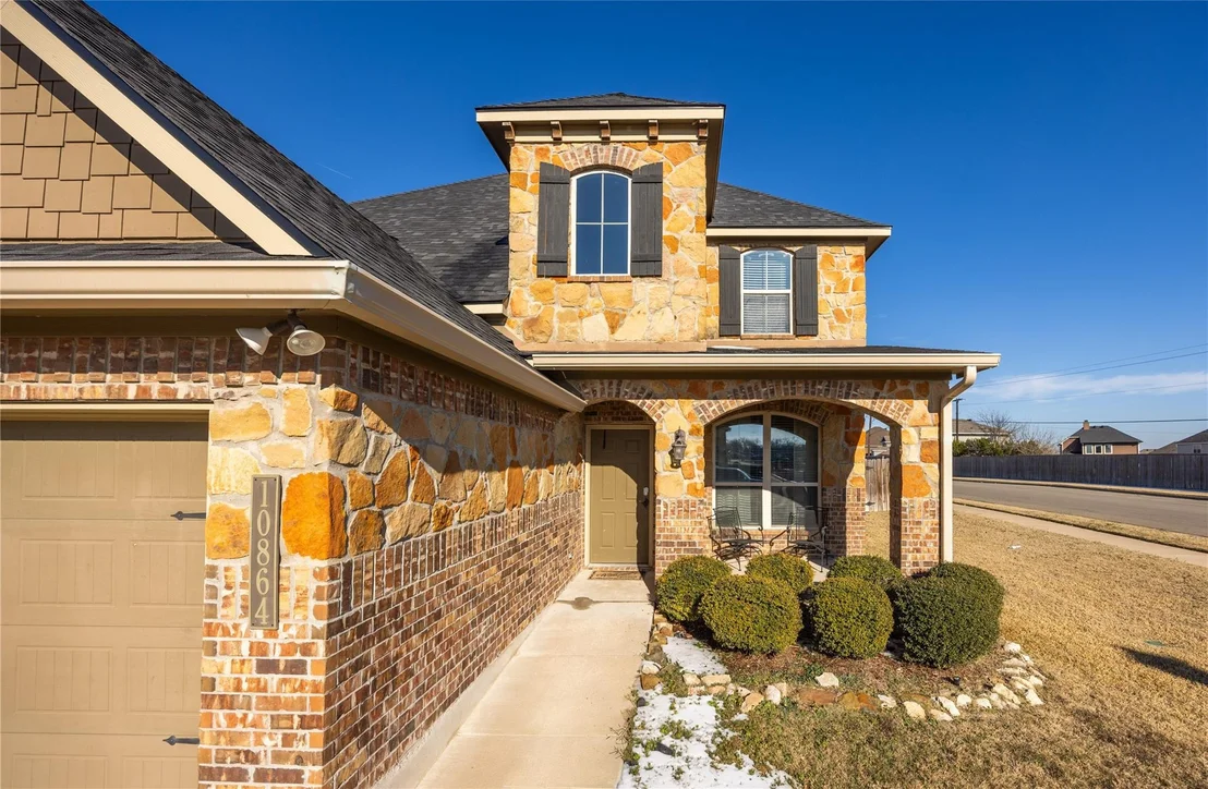 Photo of 10864 Aurora