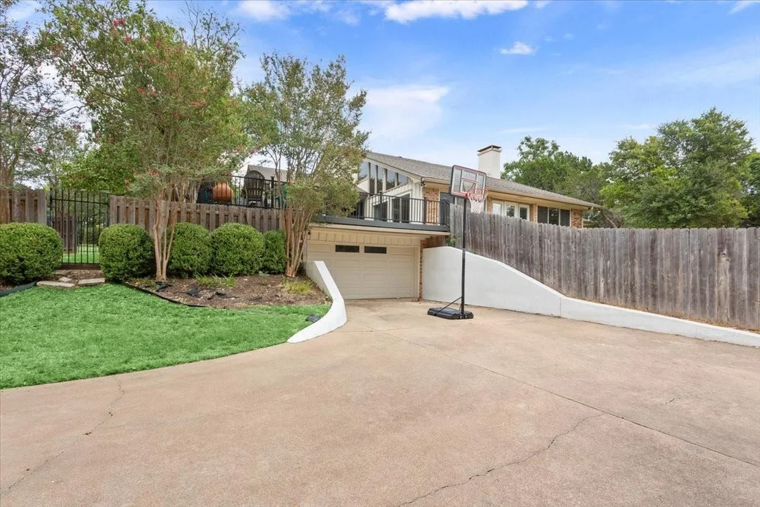 Photo of 2424 Richards Drive