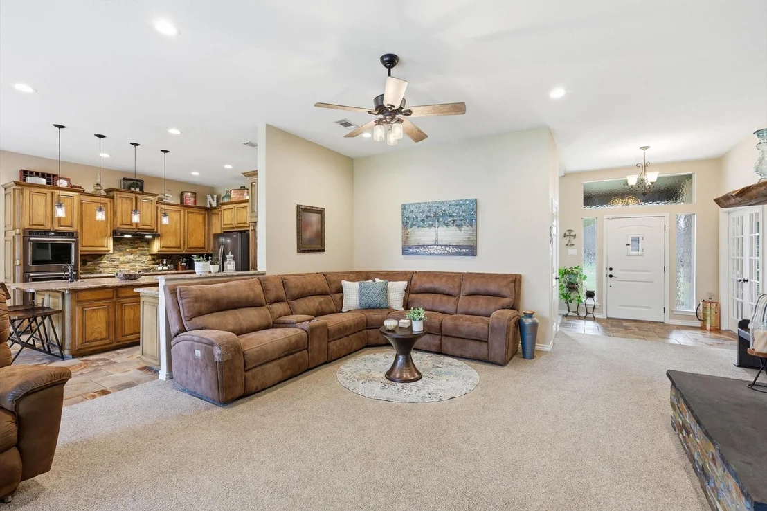 Photo of 312 Lakeside Oaks Circle