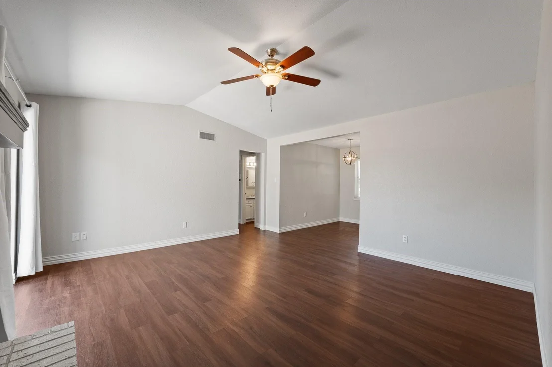 Photo of 433 Black Oak Lane
