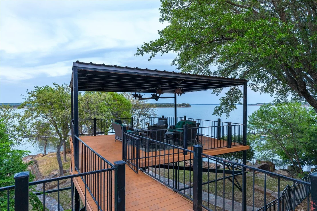 Photo of 440 Lakeside Drive