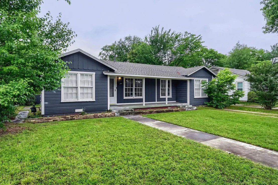 Photo of 1420 Bennett Drive
